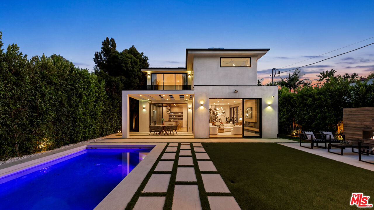 10453 Whipple St, Toluca Lake