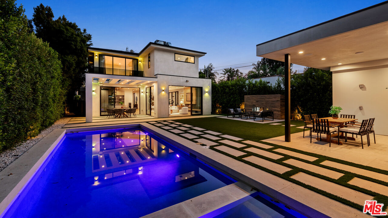 10453 Whipple St, Toluca Lake