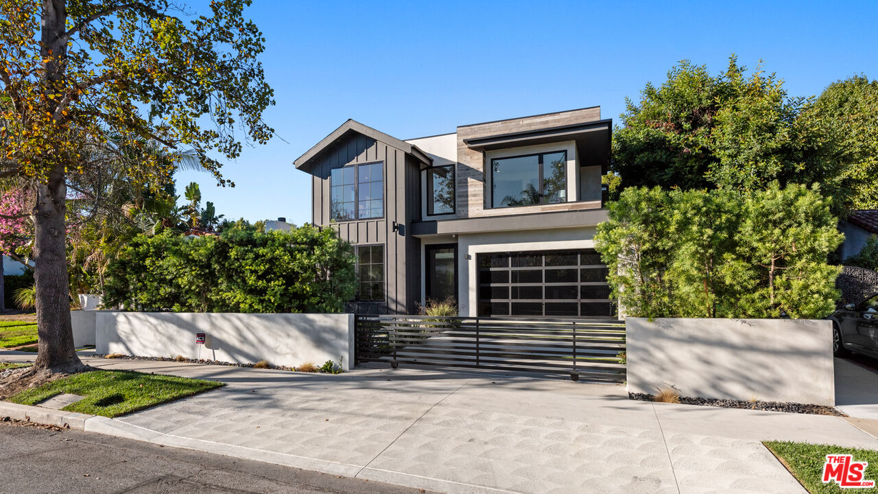 10453 Whipple St, Toluca Lake
