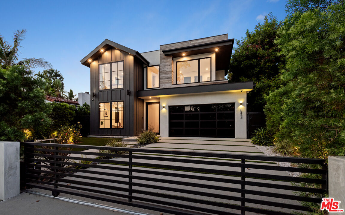 10453 Whipple St, Toluca Lake