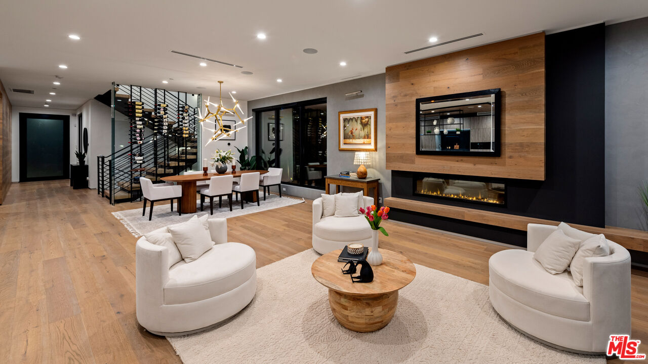 10453 Whipple St, Toluca Lake