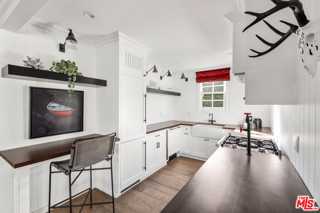 133 S Roxbury Dr Unit: A