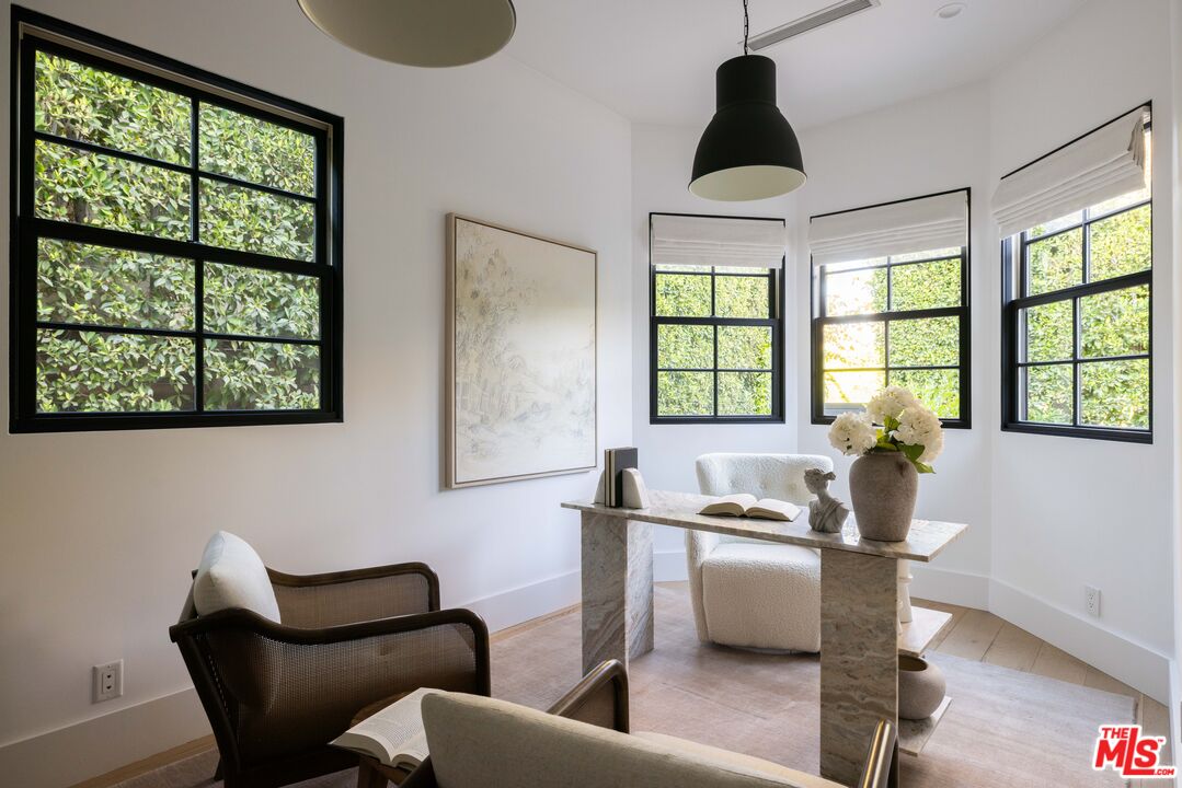 113 N La Jolla Ave