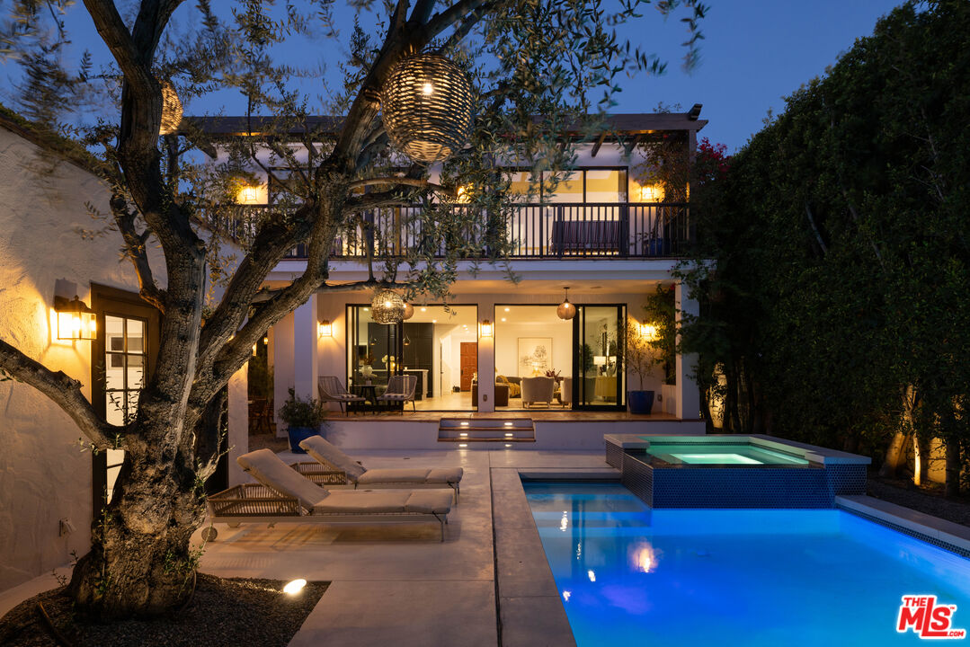 113 N La Jolla Ave