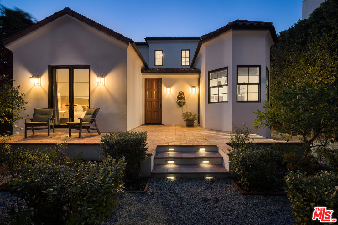 113 N La Jolla Ave