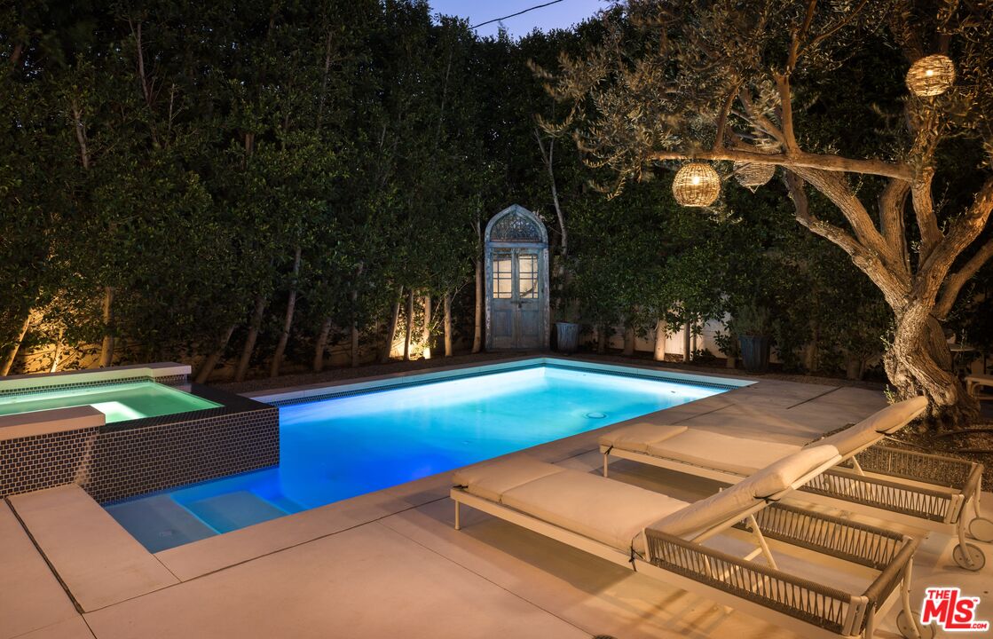 113 N La Jolla Ave