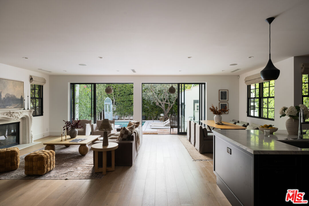 113 N La Jolla Ave