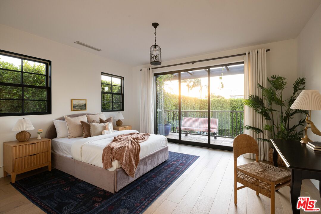 113 N La Jolla Ave