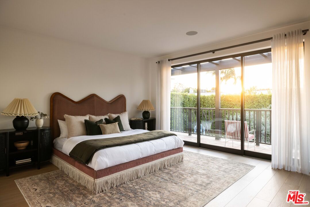 113 N La Jolla Ave