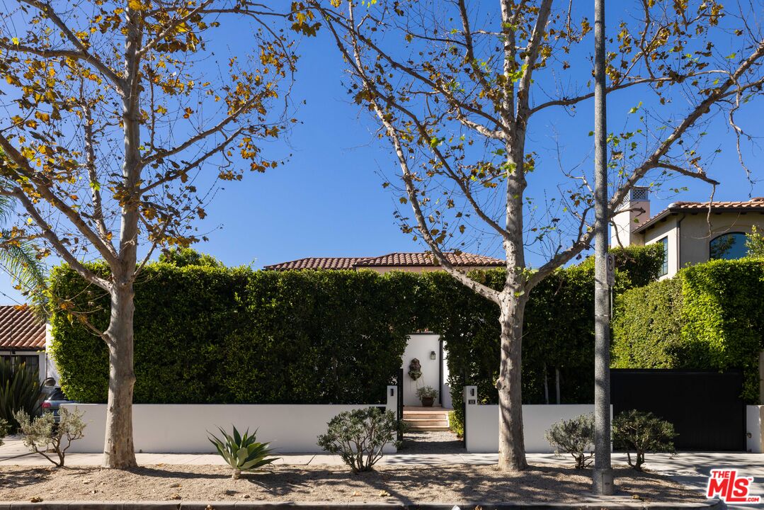 113 N La Jolla Ave
