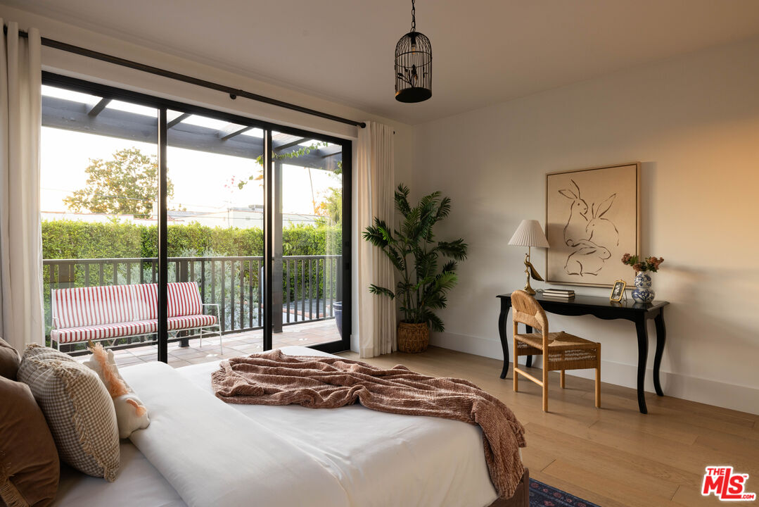 113 N La Jolla Ave