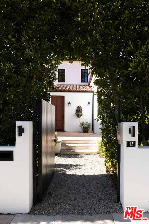 113 N La Jolla Ave
