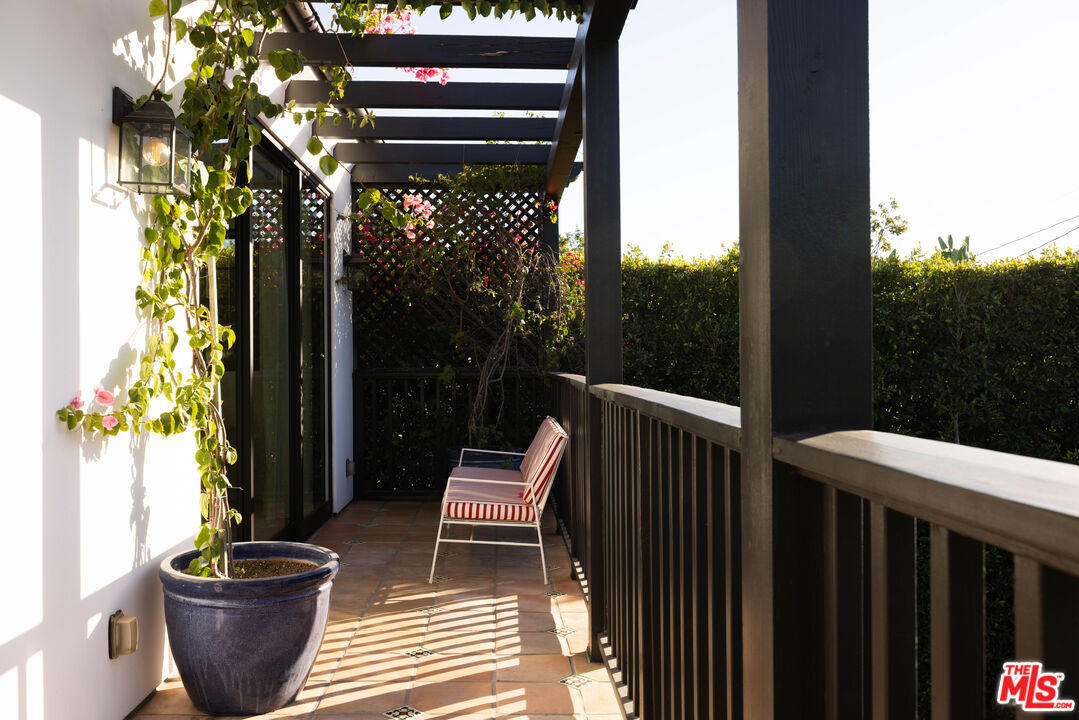 113 N La Jolla Ave