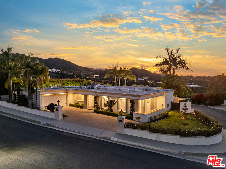 3857 Westfall Dr, Encino