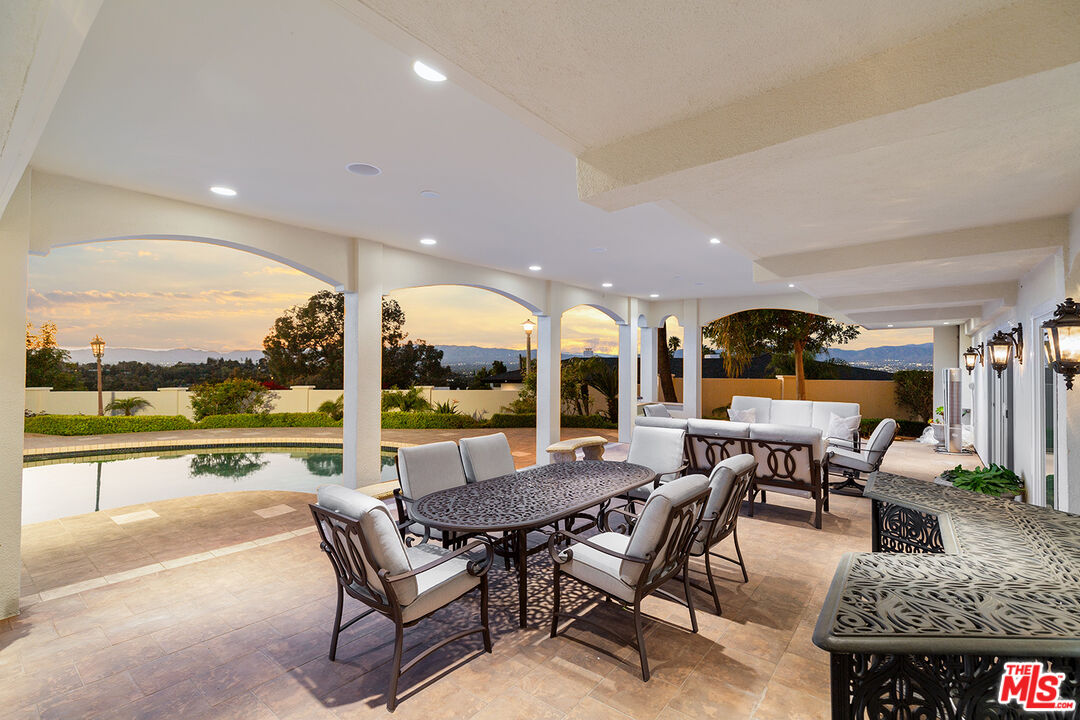 3857 Westfall Dr, Encino