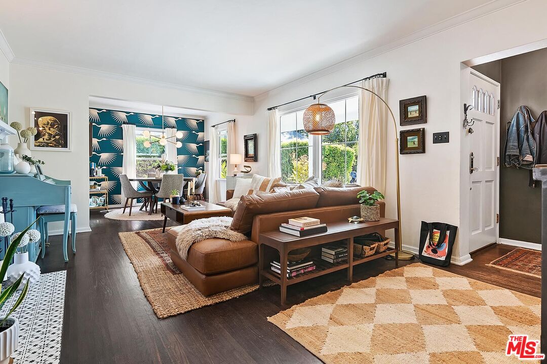 12449 Sarah St, Studio City
