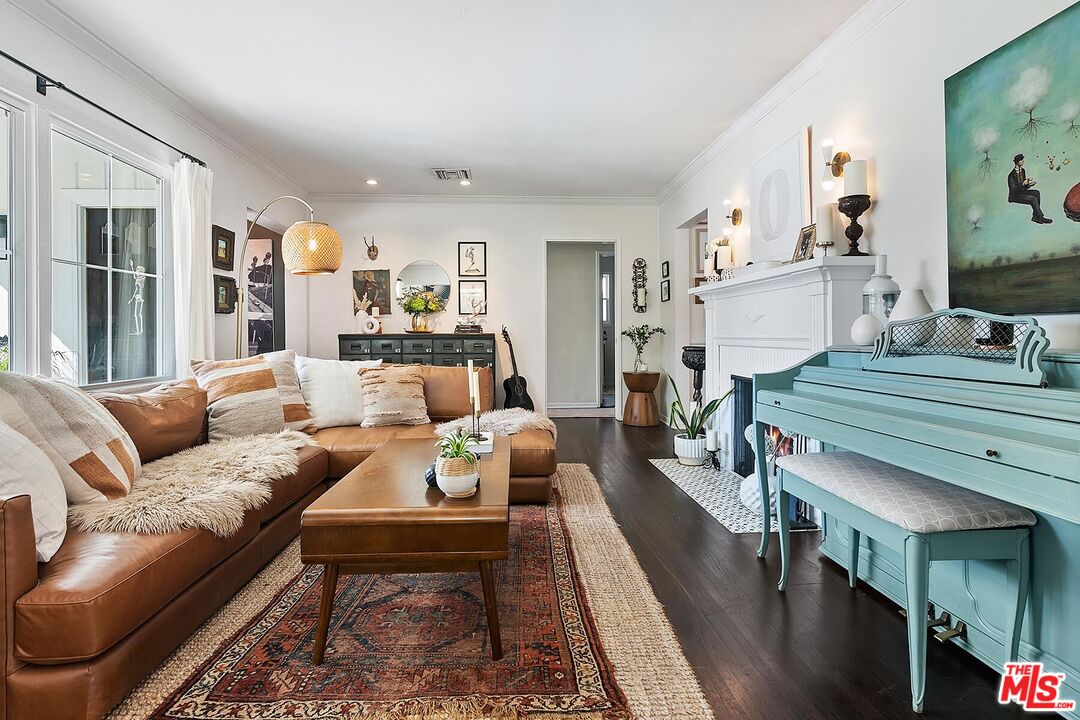 12449 Sarah St, Studio City