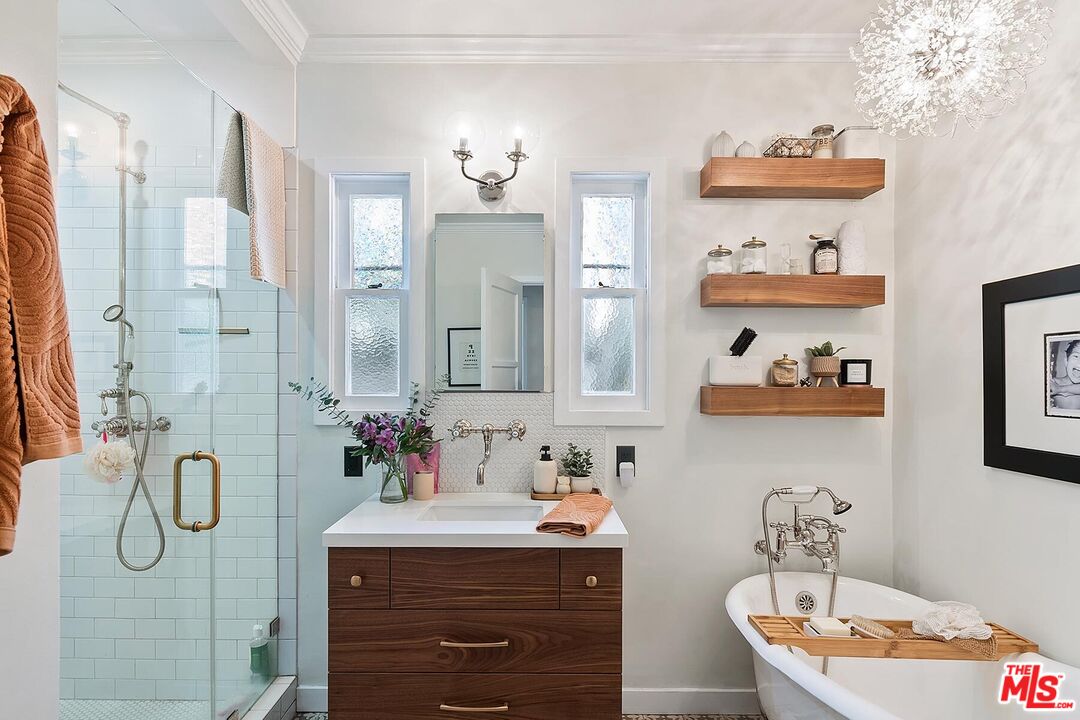 12449 Sarah St, Studio City