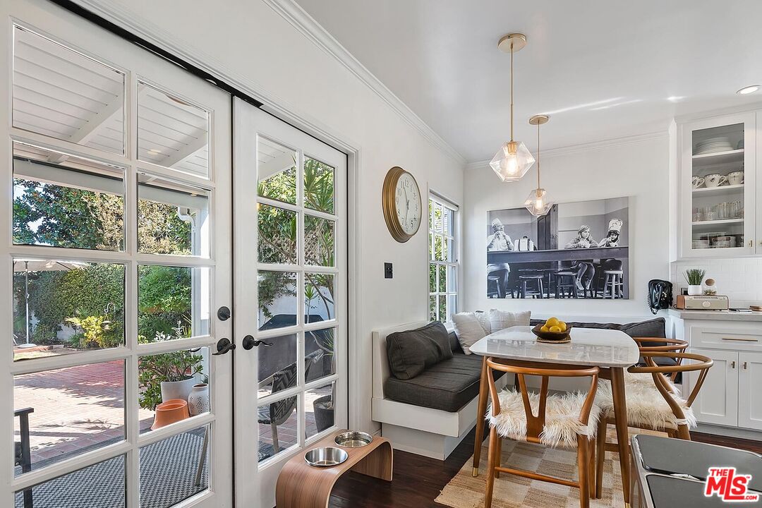12449 Sarah St, Studio City