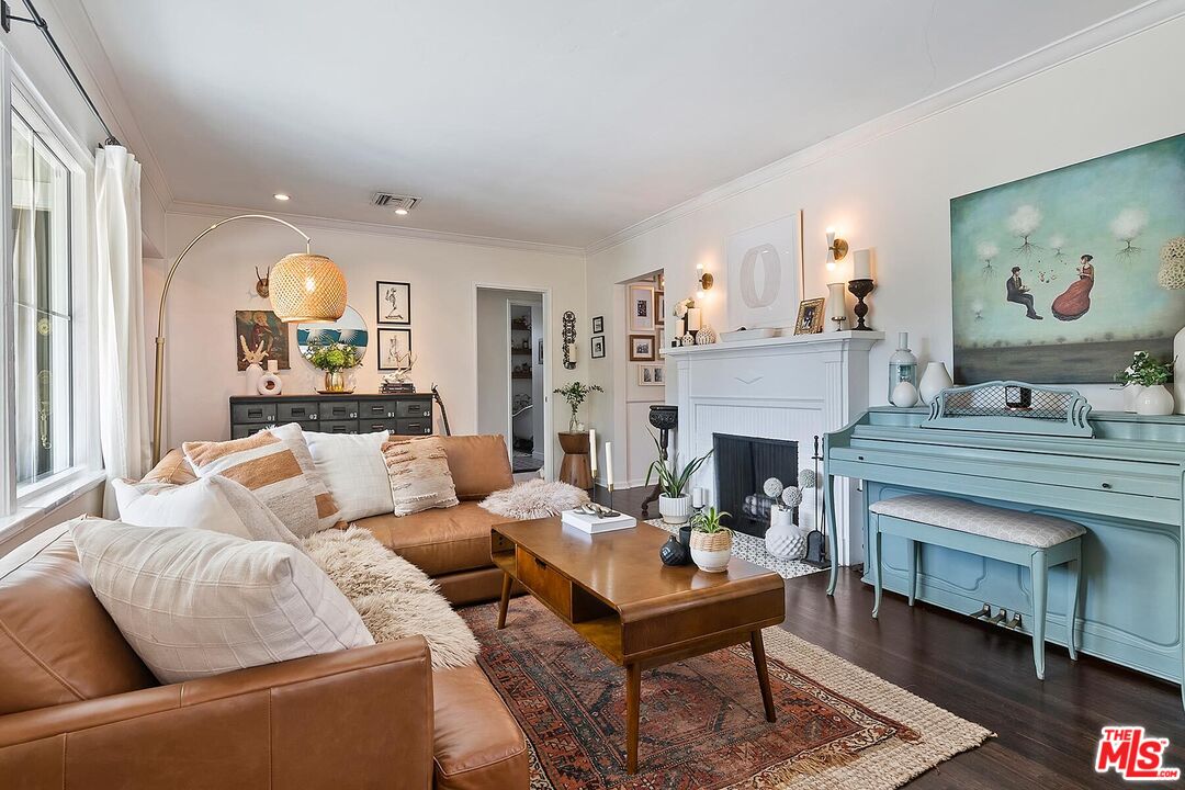 12449 Sarah St, Studio City