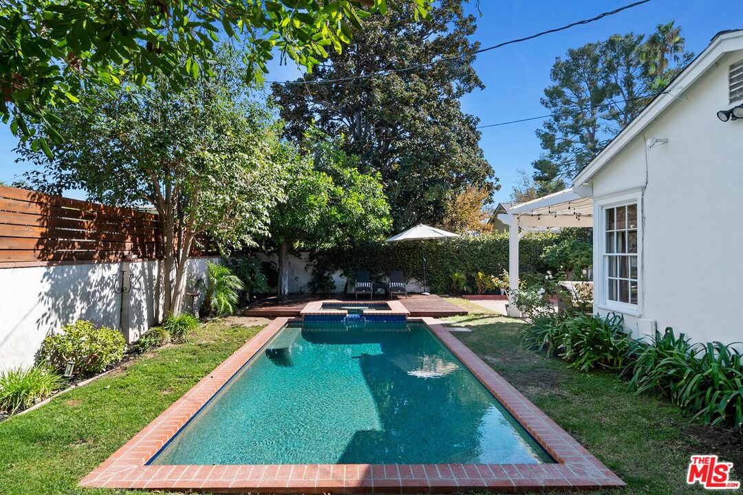 12449 Sarah St, Studio City