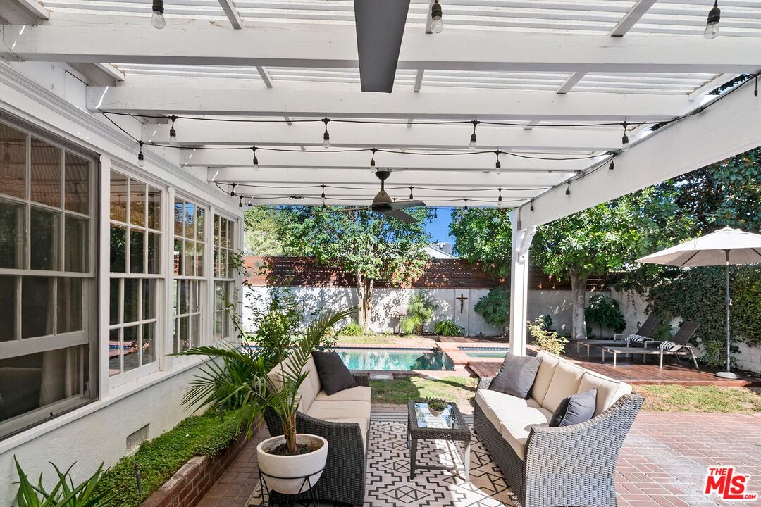 12449 Sarah St, Studio City