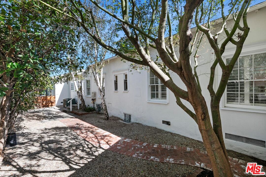 12449 Sarah St, Studio City