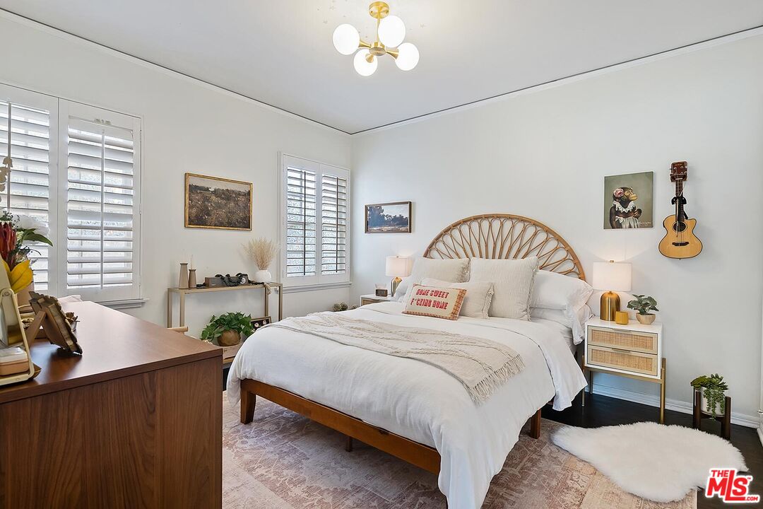 12449 Sarah St, Studio City