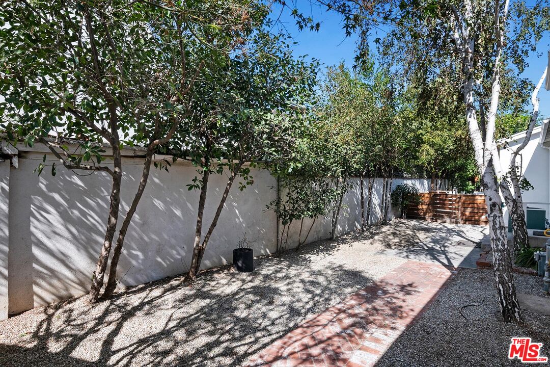 12449 Sarah St, Studio City