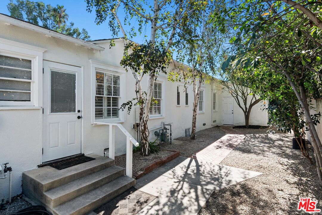 12449 Sarah St, Studio City