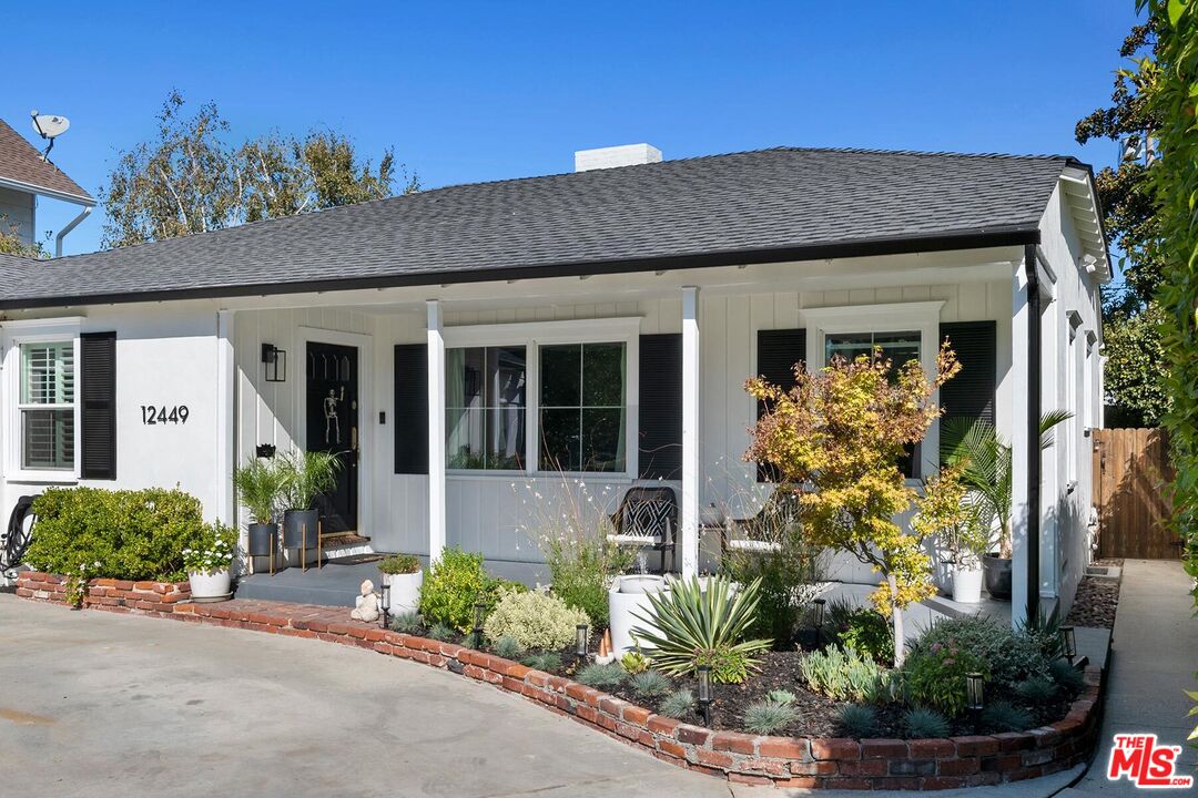 12449 Sarah St, Studio City