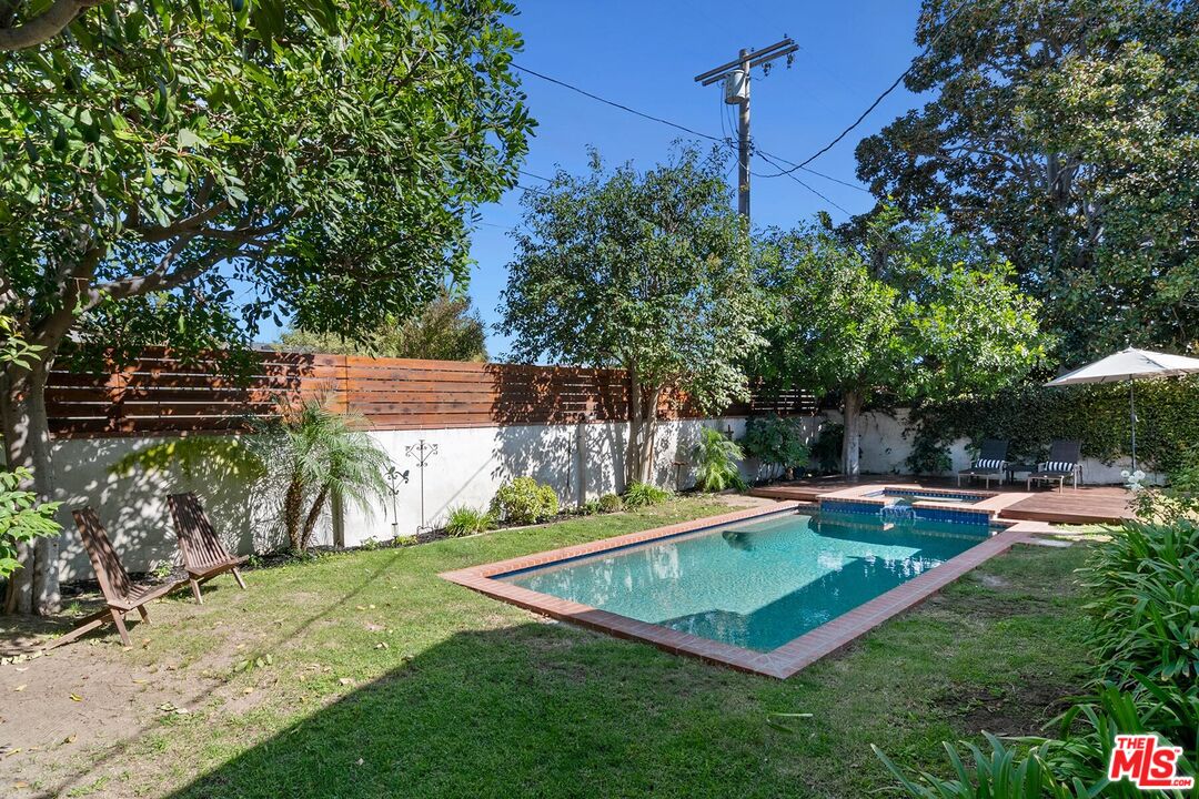 12449 Sarah St, Studio City