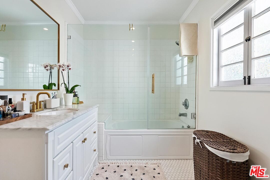 12449 Sarah St, Studio City