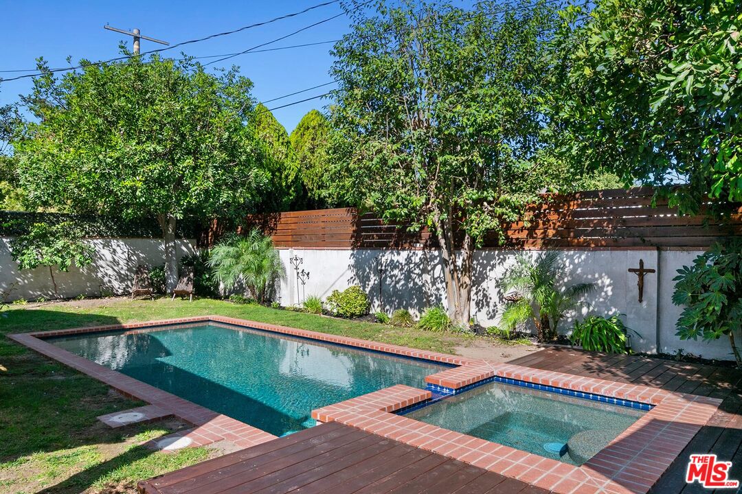 12449 Sarah St, Studio City