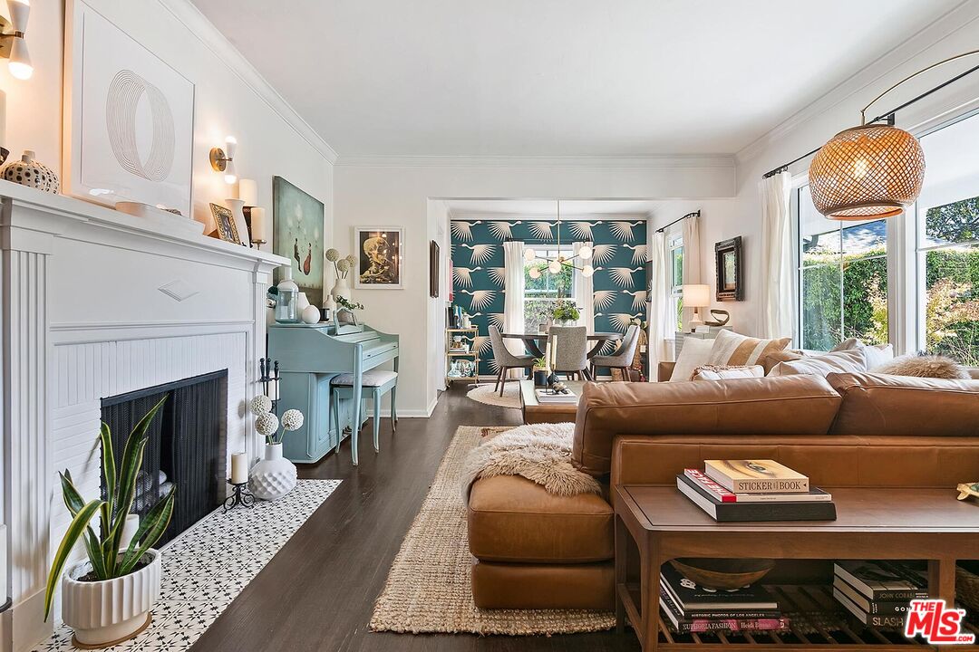 12449 Sarah St, Studio City