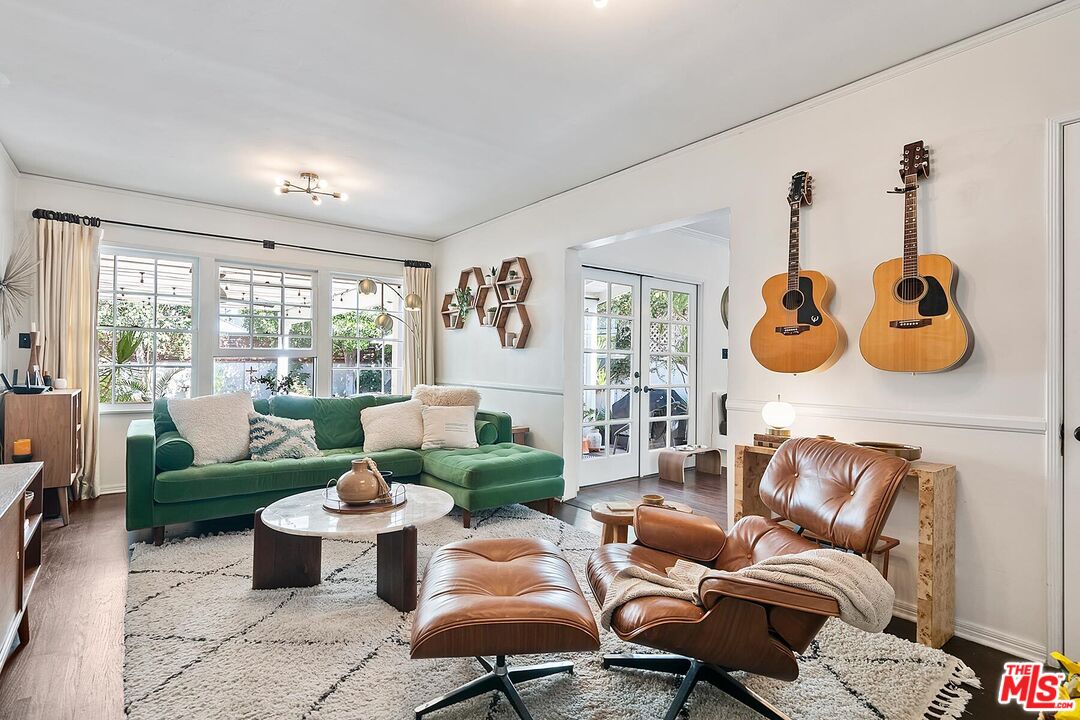 12449 Sarah St, Studio City