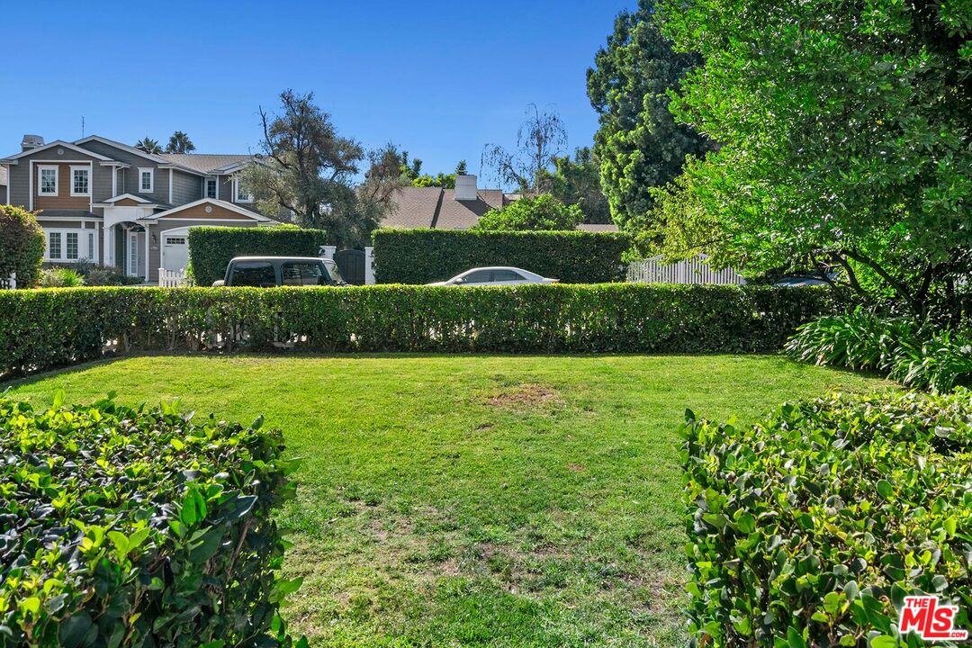 12449 Sarah St, Studio City