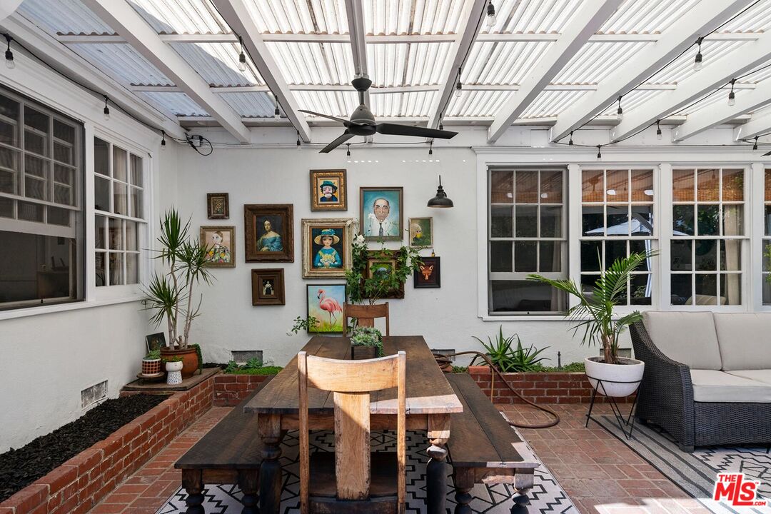 12449 Sarah St, Studio City