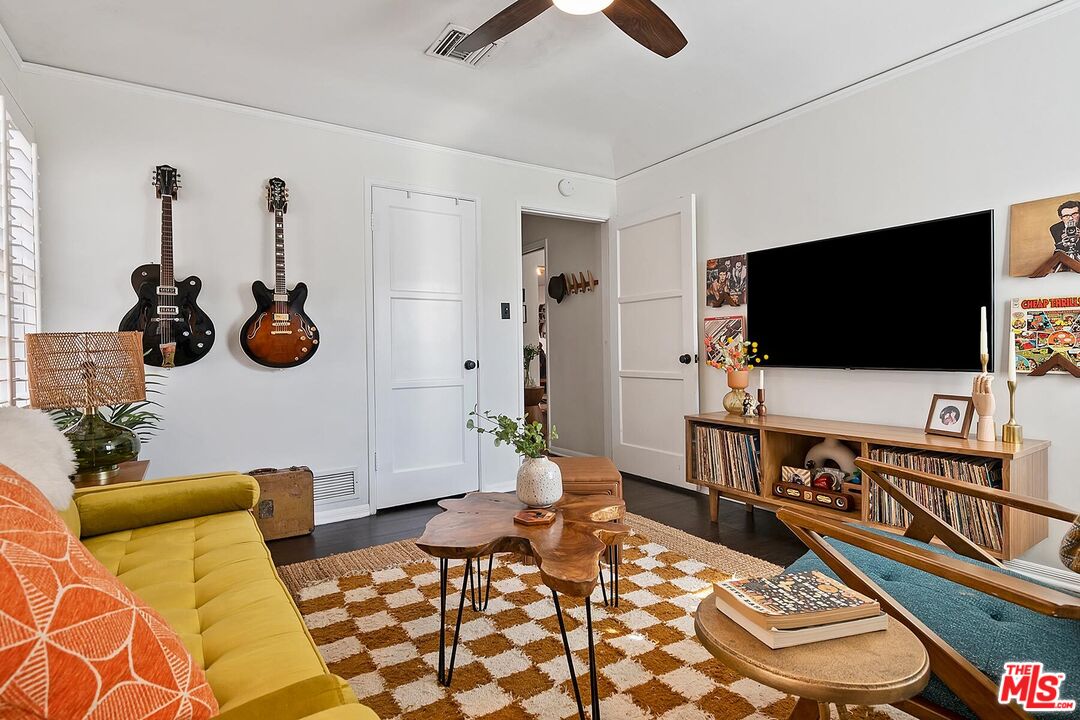 12449 Sarah St, Studio City