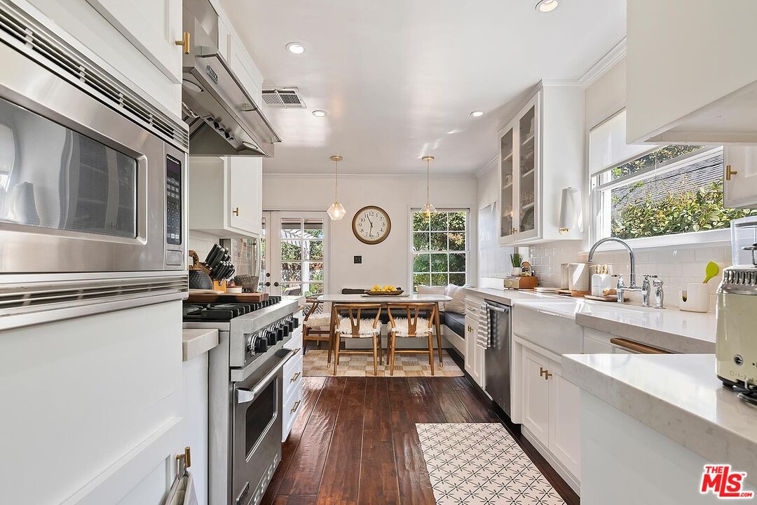 12449 Sarah St, Studio City