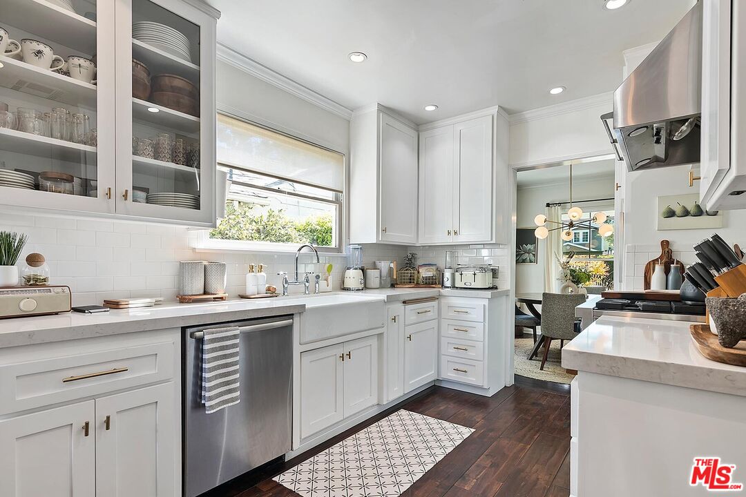 12449 Sarah St, Studio City