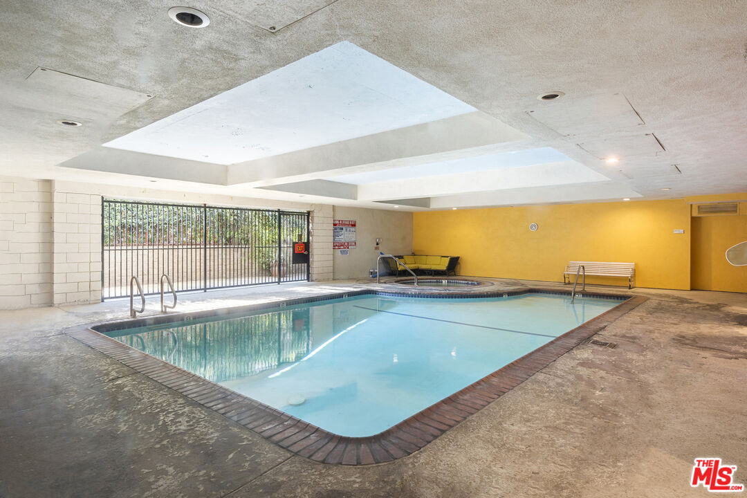 1010 N Kings Rd Unit: 202, West Hollwood