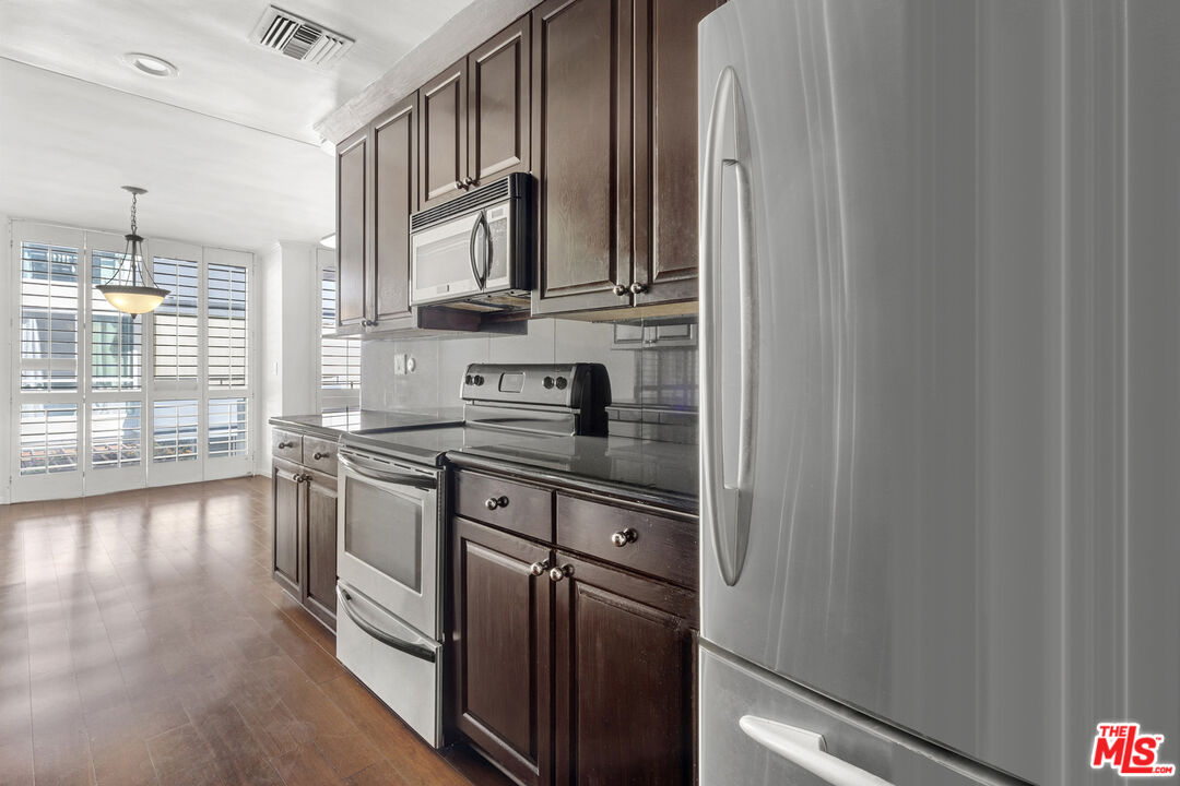 1010 N Kings Rd Unit: 202, West Hollwood