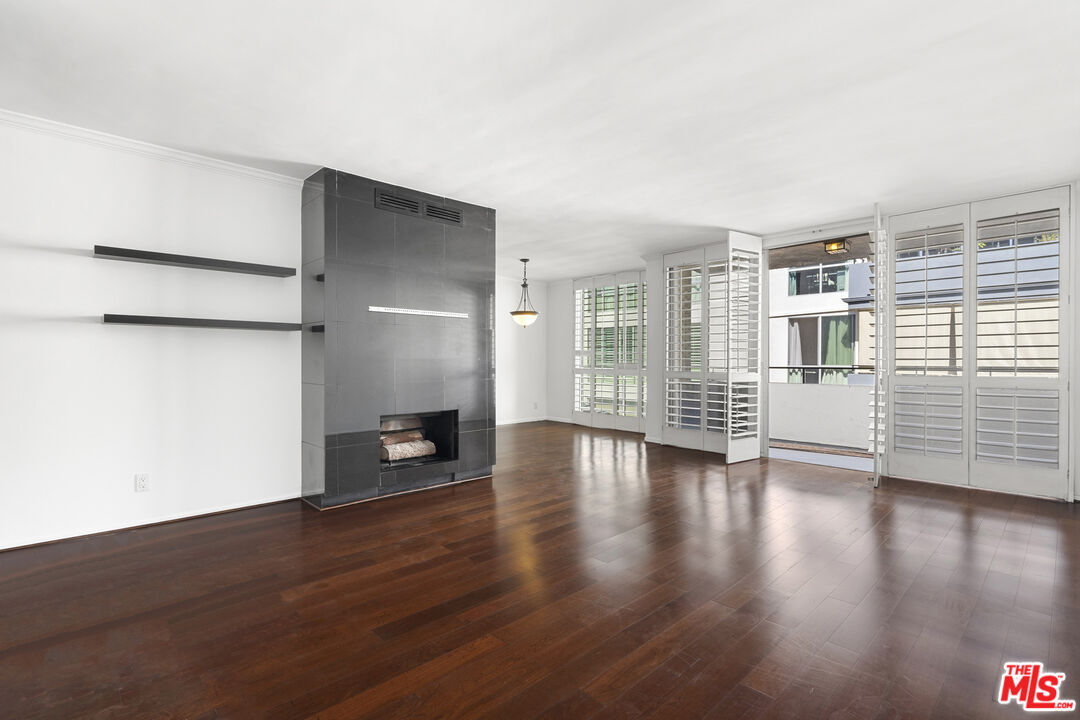 1010 N Kings Rd Unit: 202, West Hollwood