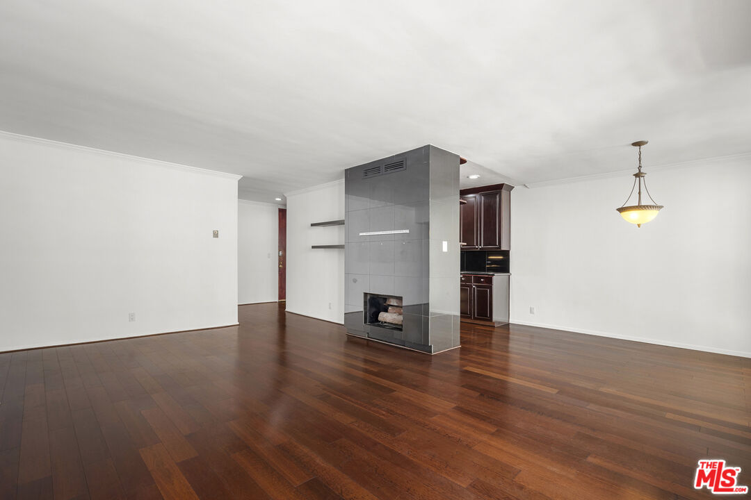 1010 N Kings Rd Unit: 202, West Hollwood