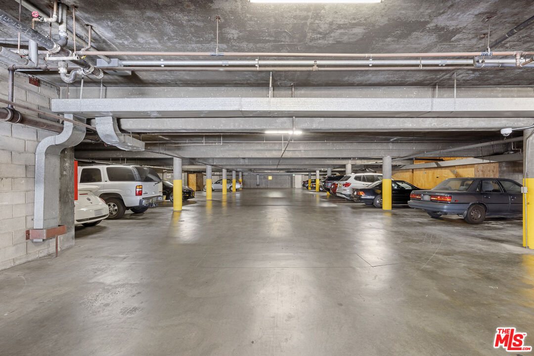1010 N Kings Rd Unit: 202, West Hollwood