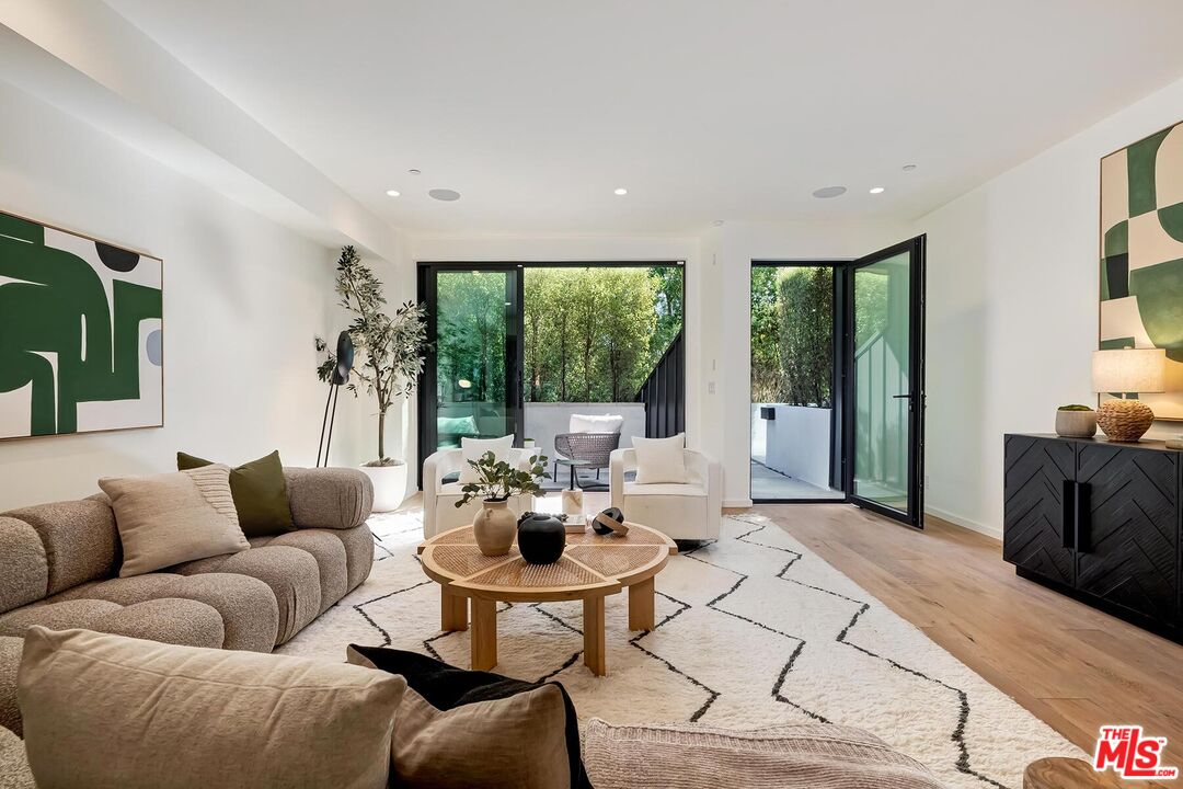 330 Rennie Ave Unit: 4, Venice