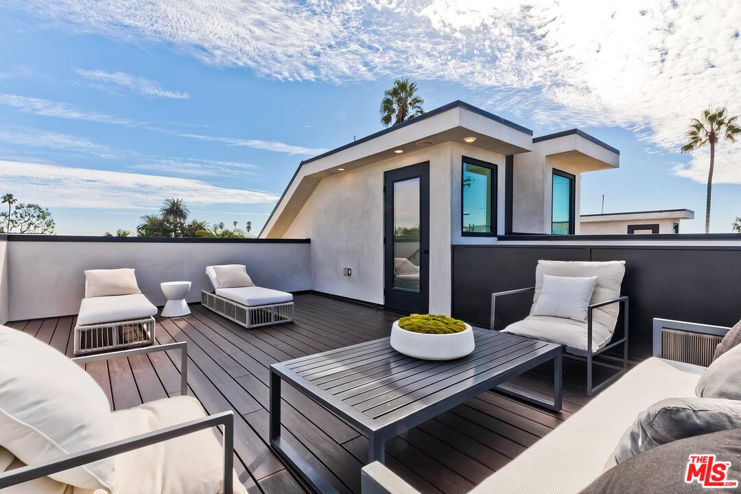 330 Rennie Ave Unit: 4, Venice
