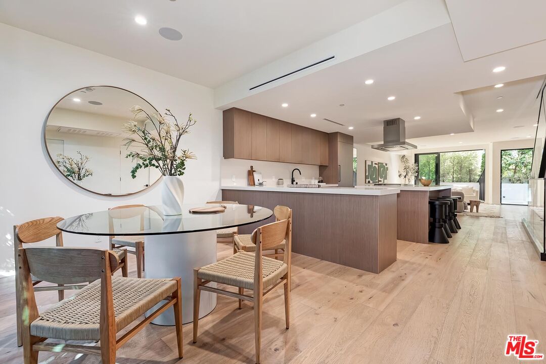 330 Rennie Ave Unit: 4, Venice