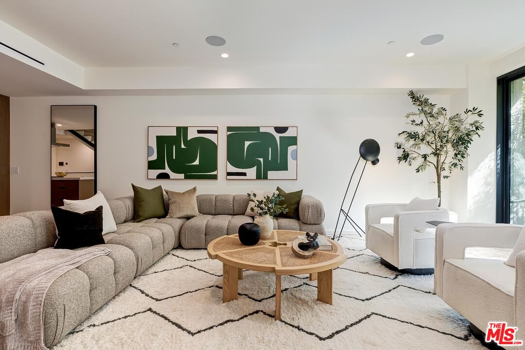 330 Rennie Ave Unit: 4, Venice